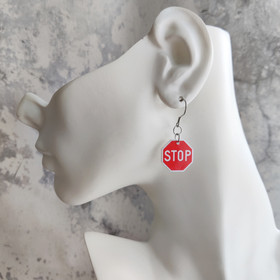 Liikennemerkkikorvakorut01M