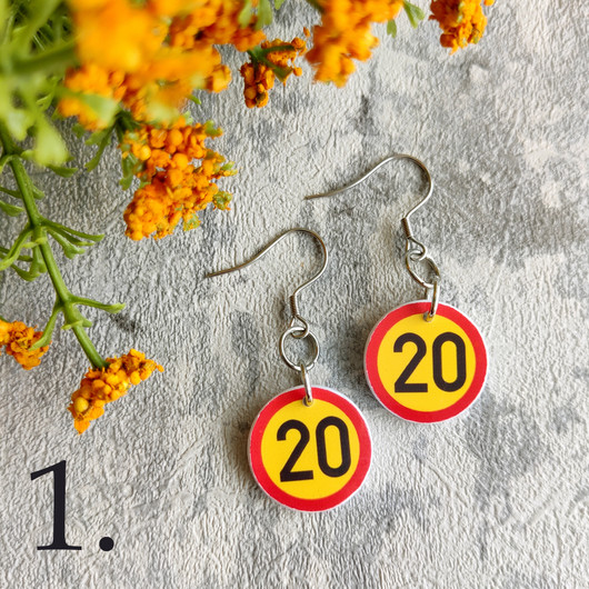 Liikennemerkkikorvakorut02M