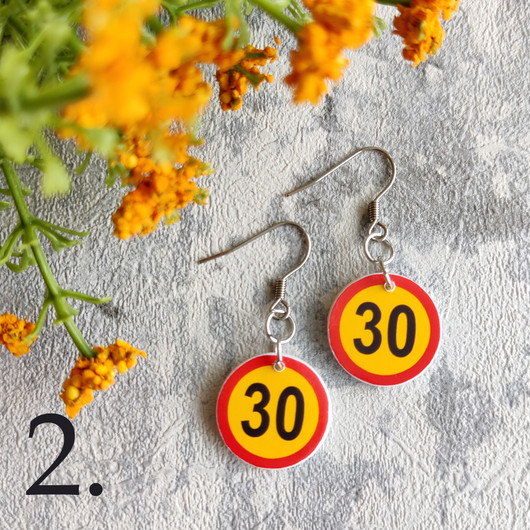 Liikennemerkkikorvakorut02M