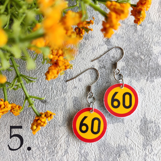 Liikennemerkkikorvakorut02M