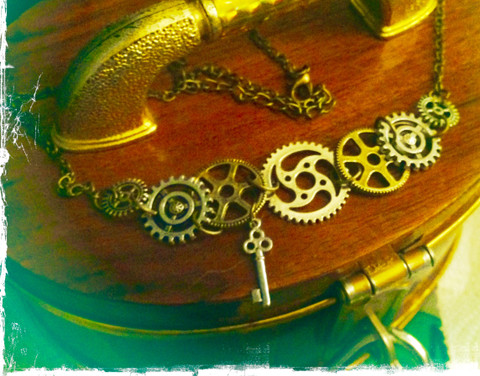 Steampunk henkinen kaulakoru useilla rattailla