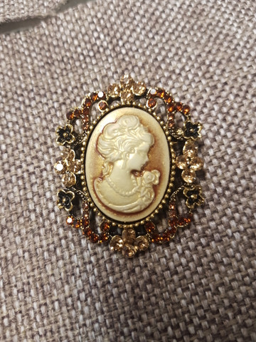 Cameo style Brooch