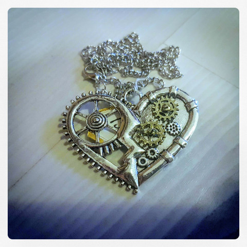Kaulakoru,steampunk tyyli Sydän