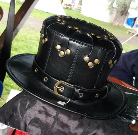 Musta Erikoismallinen Hattu