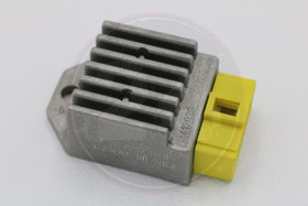 Jännitteensäädin keltainen pistoke, Aprilia / Derbi / Gilera