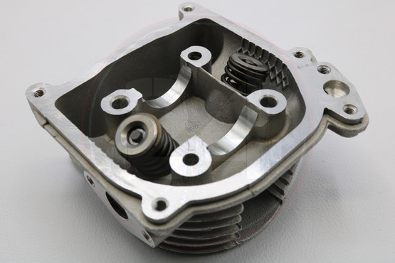 Sylinterikansi 64mm venttiileillä 50cc, Kiina skootterit, Baotian, Fude, GY6 4T