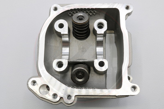 Sylinterikansi 64mm venttiileillä 50cc, Kiina skootterit, Baotian, Fude, GY6 4T