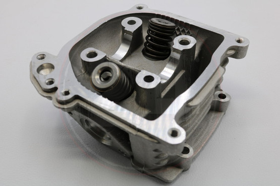 Sylinterikansi 64mm venttiileillä 50cc, Kiina skootterit, Baotian, Fude, GY6 4T
