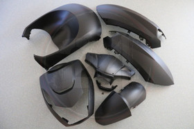 Katesarja mattamusta (7 osaa), Peugeot Kisbee