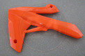Etukate vasen oranssi, Rieju MRT 50cc 2009 - 2021