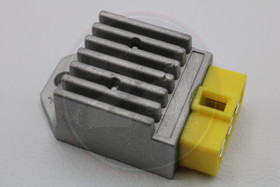 Jännitteensäädin keltainen pistoke, Aprilia / Derbi / Gilera