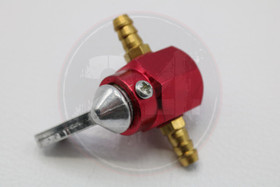 Polttoainehana punainen, 6mm letkujen väliin