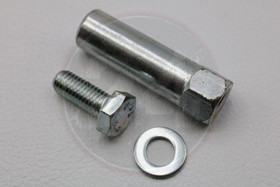 Pakoputken alkukäyrän kiinnityspultti, Artek K2