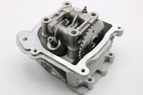 Sylinterikansi + nokka-akseli + keinuvipusarja 50cc, 64mm venttiileillä