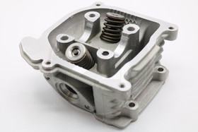 Sylinterikansi 64mm venttiileillä 50cc, Kiina skootterit, Baotian, Fude, GY6 4T