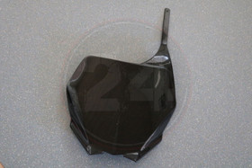 Numerokilpi musta, YZ