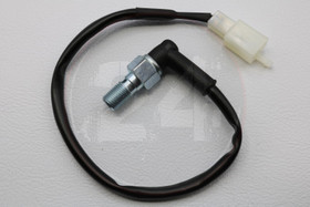Jarruvalokatkaisin 90° kulmalla taka, M10 x 1.0mm