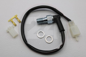 Jarruvalokatkaisin 90° kulmalla taka, M10 x 1.0mm