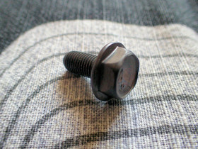 CRANK MOUNTING BOLT M8