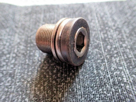 CRANK MOUNTING BOLT M15