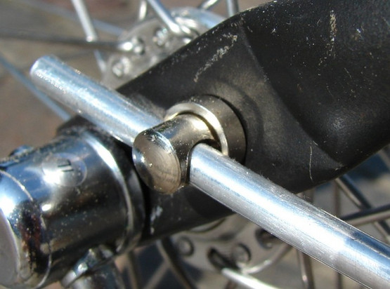 FENDER BRACKET M5 X 8MM 5MM HOLE ZINC PLATED