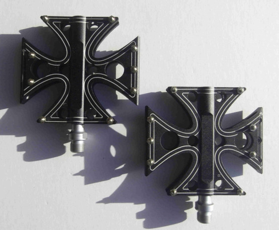 IRON CROSS PEDALS 9/16