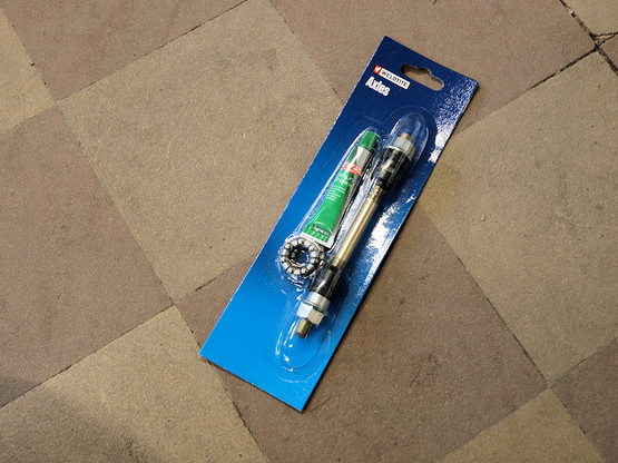 FRONT AXLE SET 9X108 FOR QUICK RELEASE W/LITHIUM GREASE