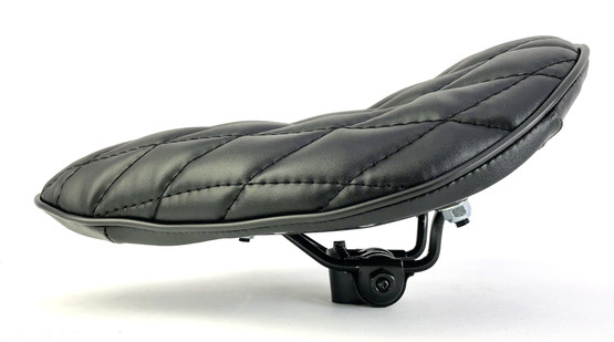 BOARD TRACKER SADDLE BLACK W/DIAMOND SEAMS