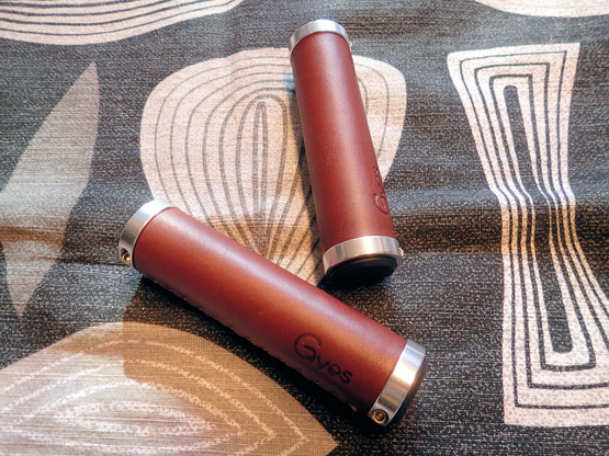 LEATHER DONUT LOCKING GRIPS, DARK BROWN 130/130 MM