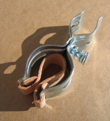 PUMP HOLDER PAIR