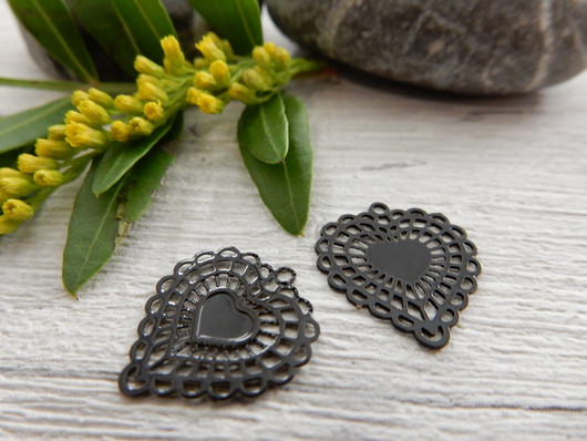 Sydänriipus, 15x14mm, musta, 1kpl