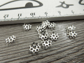 Helmihattu kukka, 6mm, kirkashopea, 50kpl 