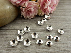 Helmihattu kukka, 4mm, kirkashopea, 50kpl