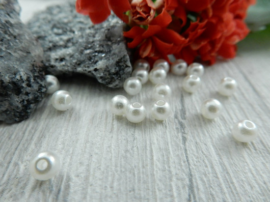 Akryylihelmi, 4mm, valkoinen, 50kpl