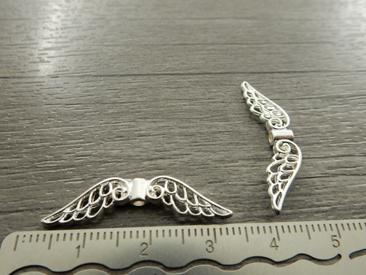 Metallihelmi/riipus siivet , 31x8mm, kirkashopea, 10kpl