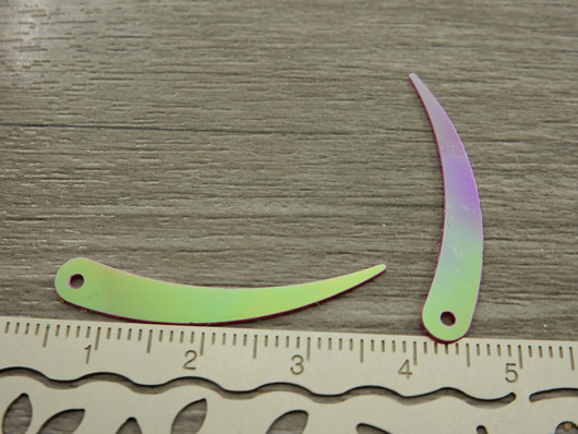 Paljetti/riipus sirppi, 33x5mm, pinkki, 20kpl 