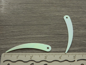 Paljetti/riipus sirppi, 33x5mm, vaaleanpunainen, 20kpl