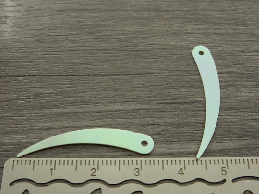 Paljetti/riipus sirppi, 33x5mm, vaaleanpunainen, 20kpl