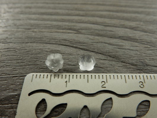 Korvakorun tausta silikoni kukka, 4x3mm, kirkas, 20kpl