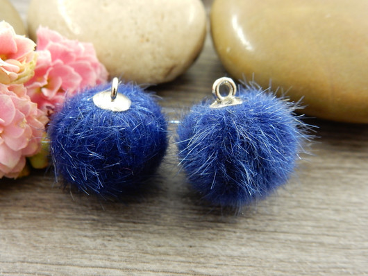 Pom pom riipus, 17x14mm, tummansininen/hopea, 1kpl