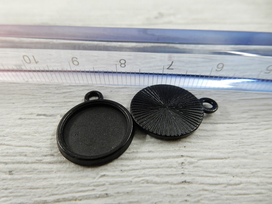 Kapussipohja, 12mm, musta, 1kpl