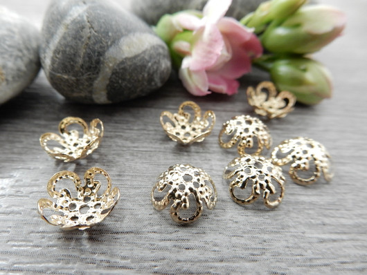 Helmihattu kupera kukka, 8mm, vaaleakulta, 20kpl