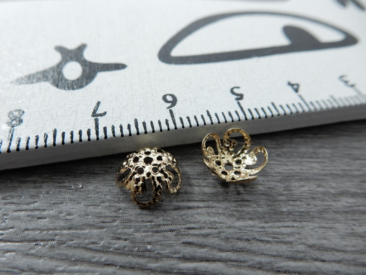 Helmihattu kupera kukka, 8mm, vaaleakulta, 20kpl