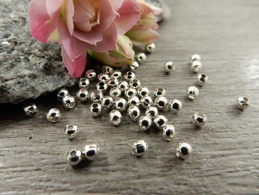 Metallihelmi, 2mm, kirkashopea, 100kpl