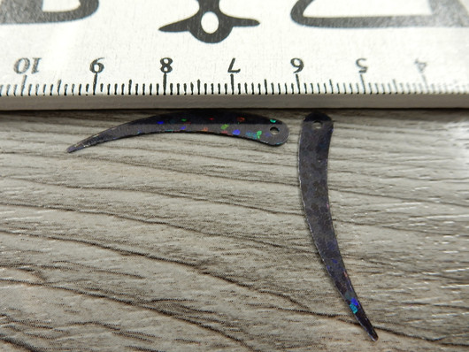 Paljetti/riipus sirppi, 33x5mm, musta, 20kpl