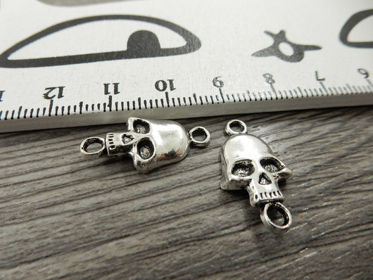 Pääkalloriipus/ linkki,  22x11mm, kromi, 1kpl