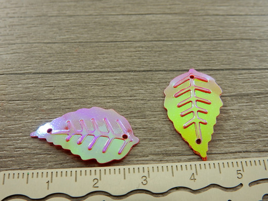 Paljetti/riipus/ linkki lehti, 29x18mm, punertava, 10kpl
