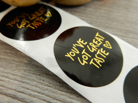 You`ve got great taste tarra, 25mm, kulta/musta, 10kpl