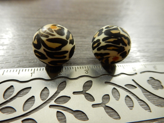 Silikonihelmi eläinkuvio, 15mm, beige, 1kpl