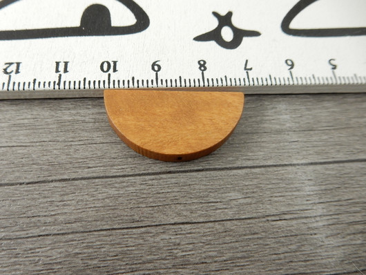Puoliympyrä puuhelmi, 31x15mm, okra, 10kpl
